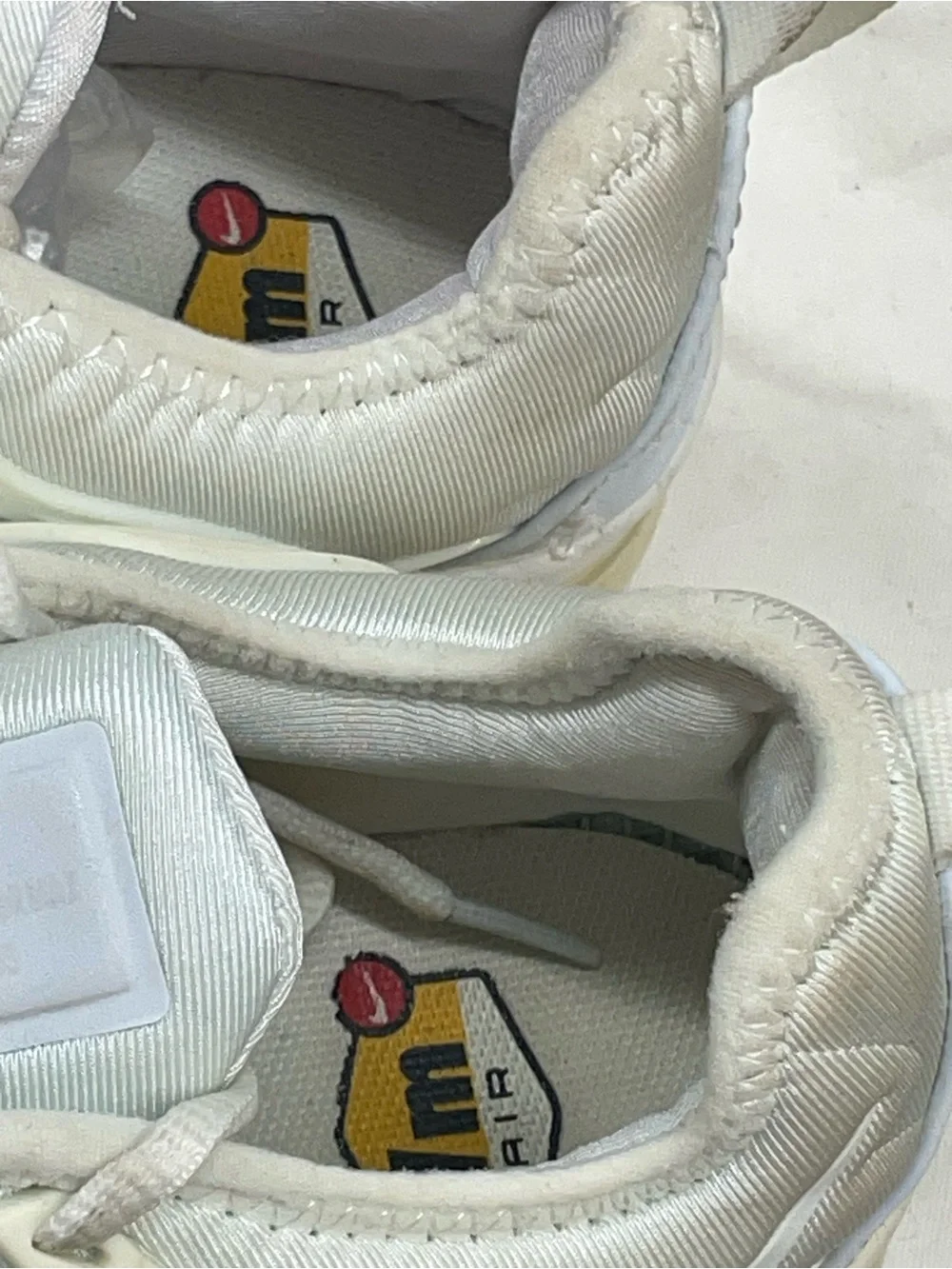Nike Air Max White Athletic Sneakers - Textured Overlay Design sz 8